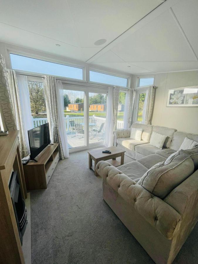 Brians Lodge With Hot Tub Pocklington Eksteriør bilde