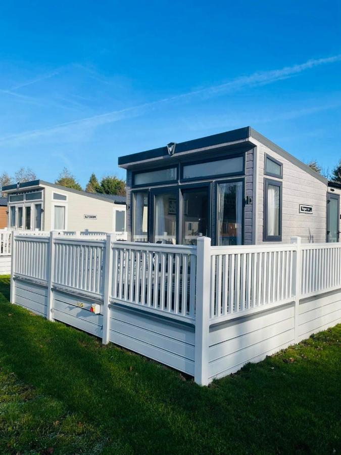 Brians Lodge With Hot Tub Pocklington Eksteriør bilde