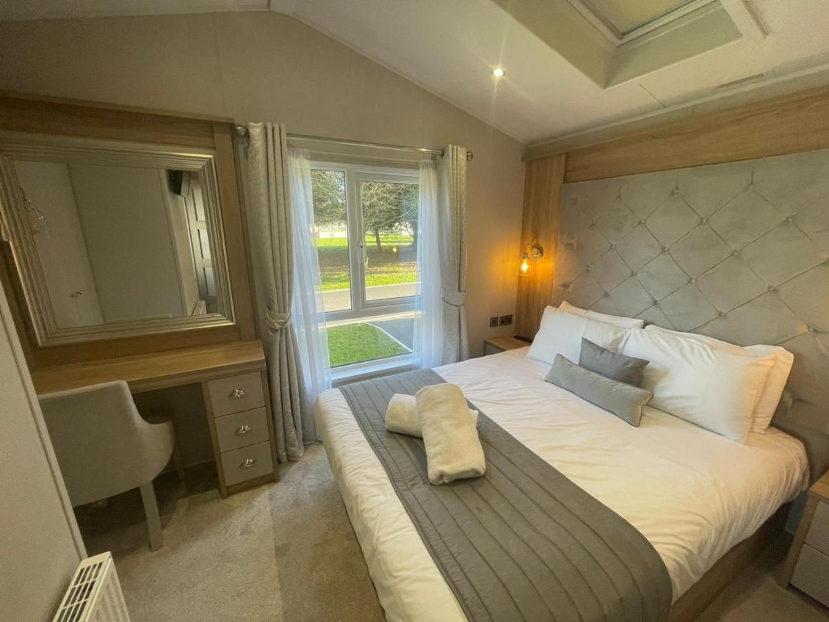 Brians Lodge With Hot Tub Pocklington Eksteriør bilde