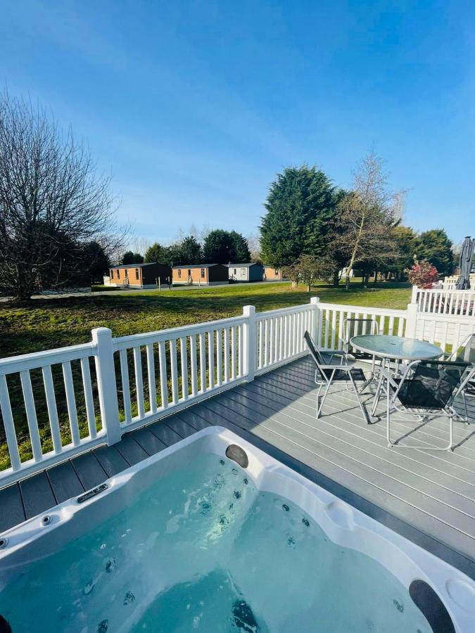 Brians Lodge With Hot Tub Pocklington Eksteriør bilde